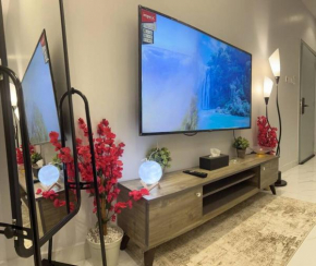Luxury 1 BR Boulevard world 10 Min Nearby